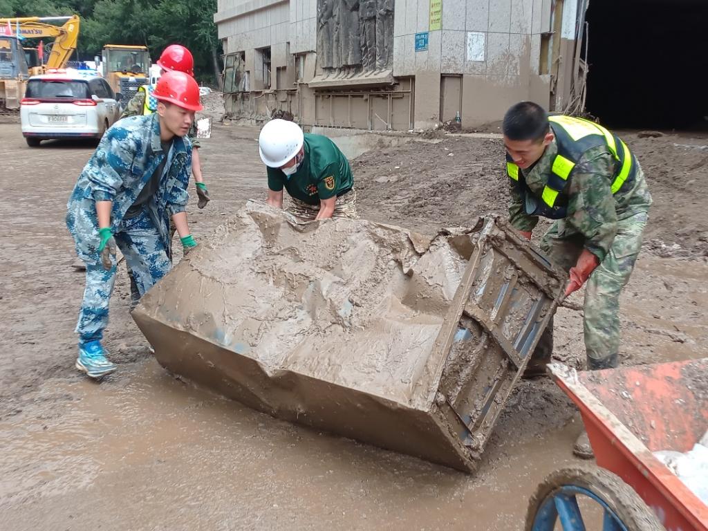 青春力量显担当 灾后重建献真情——交通运输学院2023级学子张肖雷投身榆中县灾后重建